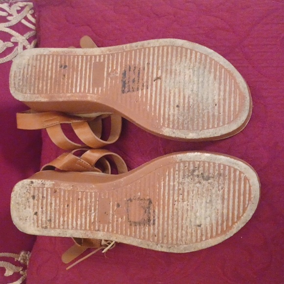 Journee Collection camel sandals - Picture 4 of 8